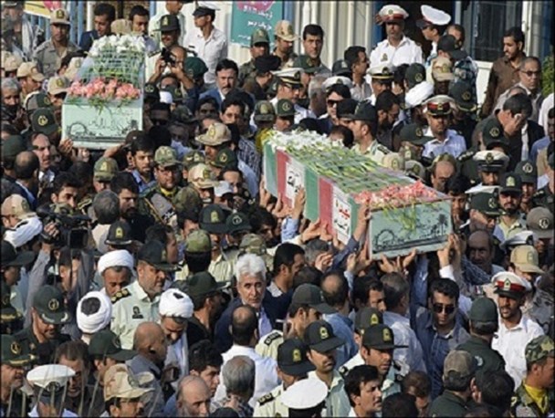ورود پیکر مطهر شهدا در میان استقبال باشکوه بوشهری ها/ چشم مادران در فراق فرزندان خیس شد+تصاویر