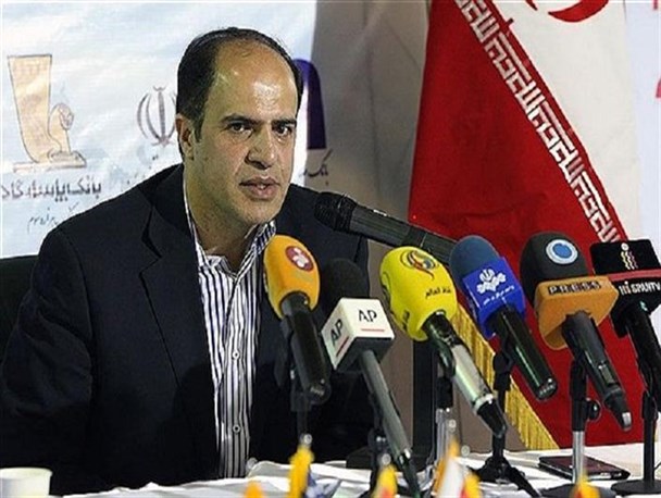 نصب یک پلاکارد حق تقدیر از دانشجویان قهرمان ربوکاپ نبود/ دانشجویان قهرمان جهان با سکوت وارد قزوین شدند