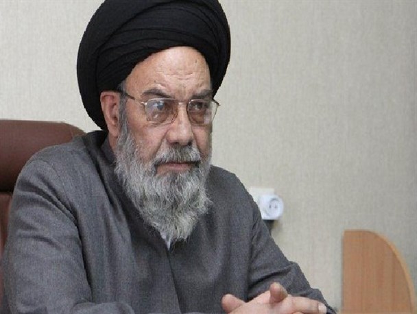 برخورد ما با دشمن باید با سبک و سلاح روز باشد/ ورود آگاهانه طلاب به فضای مجازی ضروری است