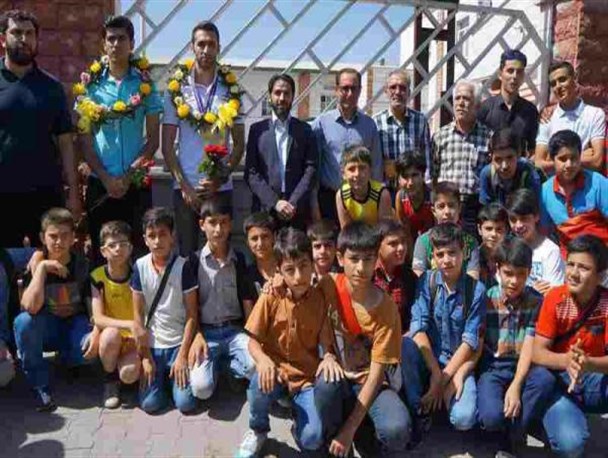 آیین استقبال از والیبالیست ملی پوش در میاندوآب برگزار شد+ تصاویر