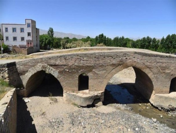 پل تاریخی فرسفج با قدمتی 400 ساله در حال تخریب است/قول مساعد مسئولان برای بازسازی پل شاه عباسی+عکس و فیلم