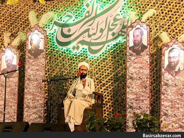 شهدا با آگاهی پای در مسیر مبارزه با کفر گذاشتند