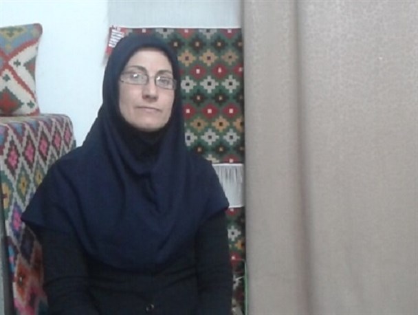 حیات هنر اصیل گلیم‌بافی در گرو حمایت اقتصادی مسئولین/ تار و پودها را با عشق به هم می‌بافم