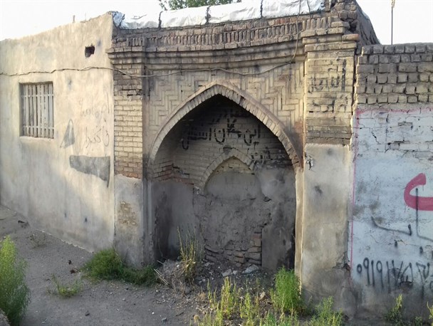 حمام قدیمی پیرحصار در معرض تخریب/ معضلات این بنای تاریخی، بلای جان ساکنین شده