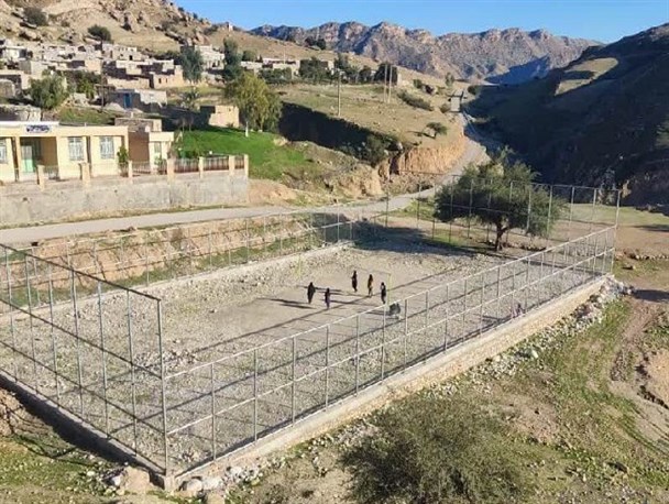 حال ناخوش تنها زمین وزرشی روستای آبزرگه/ جوانان شهرستان لنده در انتظار اقدام اداره ورزش