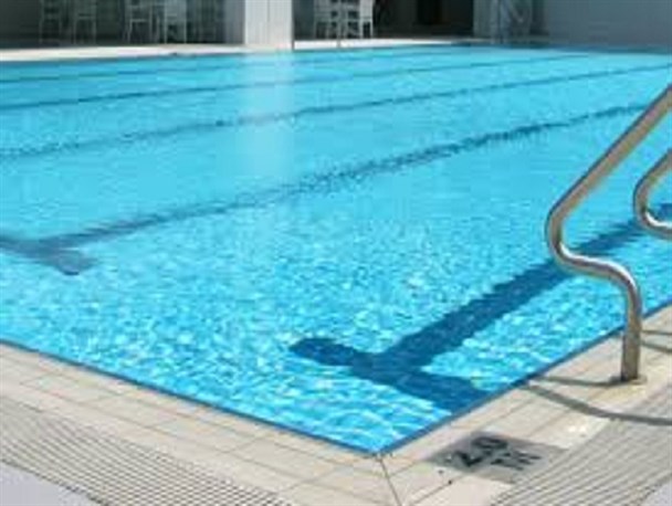 چشم انتظاری جوانان ورزشکار منوجانی در راه اندازی استخر شنا