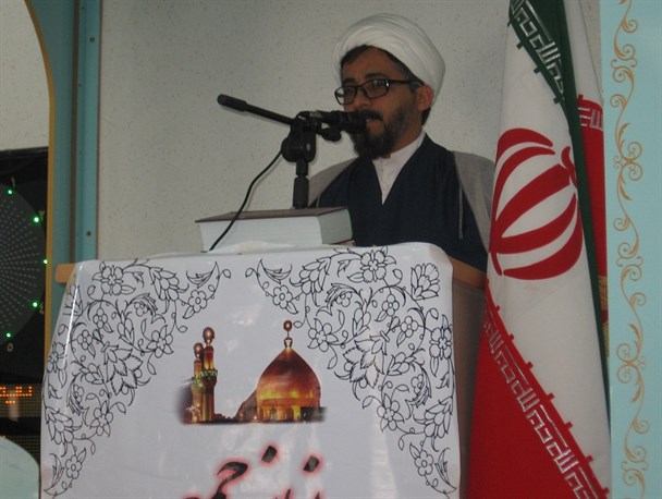 نظام بر پایه خدمت به مردم استوار است / سنگ اندازی بانک ها کم درآمدها را از گرفتن وام پشیمان می کند