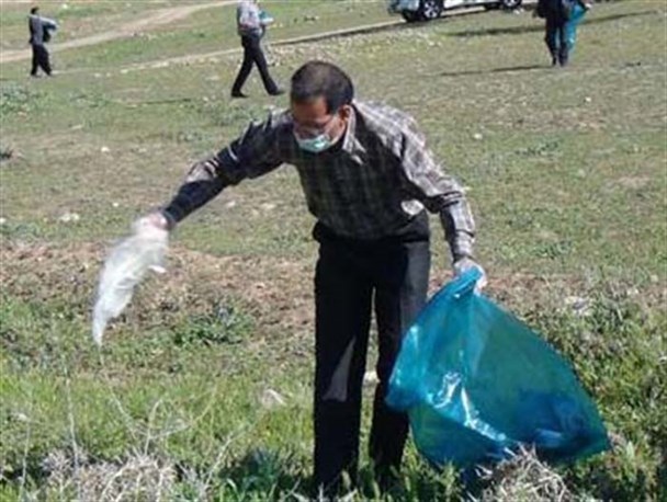 منطقه گردشگری سراب کرتول بروجرد از وجود زباله پاکسازی شد