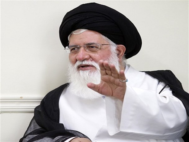 برخی از انسان چهره سیاسی می‌سازند و از هر حرفی، تحلیلِ سیاسی می‌کنند/ نماینده ولی‌فقیه، رهنمودهای ولی‌فقیه را در حوزه استان‌ها مطالبه می‌کند