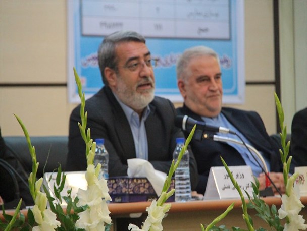 مهمترین عنصر برای حل مشکلات مردم ،خود مردم هستند