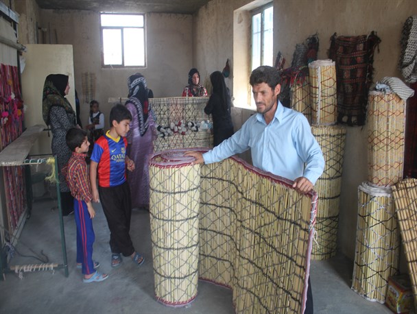 جوان روستایی مهرانی با دستان خالی پیشگام در عرصه اقتصاد مقاومتی+تصاویر