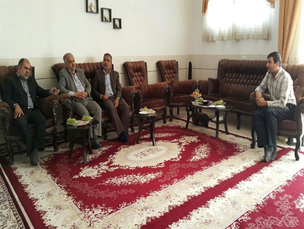 دیدار از ۵۰۰ خانواده ایثارگر تیران و کرون طی مدت چهار ماه/ پیام تشکر رهبر معظم انقلاب به این خانواده ها ابلاغ شد