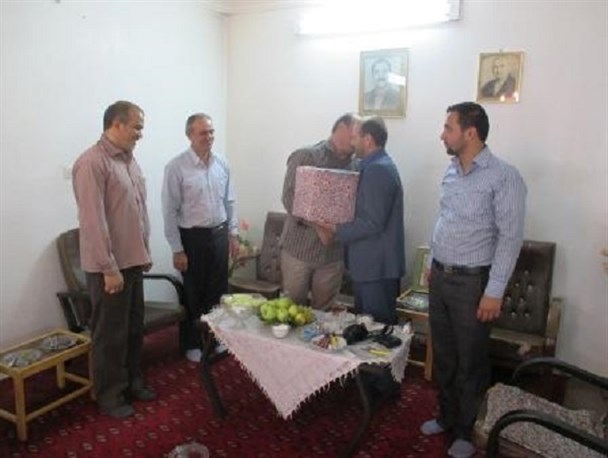 تقدیر از خانواده شهید فرهنگی رامیانی + تصاویر