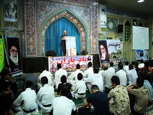 همایش یادیاران با حضور مشاور عالی سردار سلیمانی در گناوه برگزار شد+تصاویر