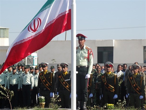 صبحگاه مشترک نیروهای نظامی و انتظامی مه ولات برگزار شد+تصاویر