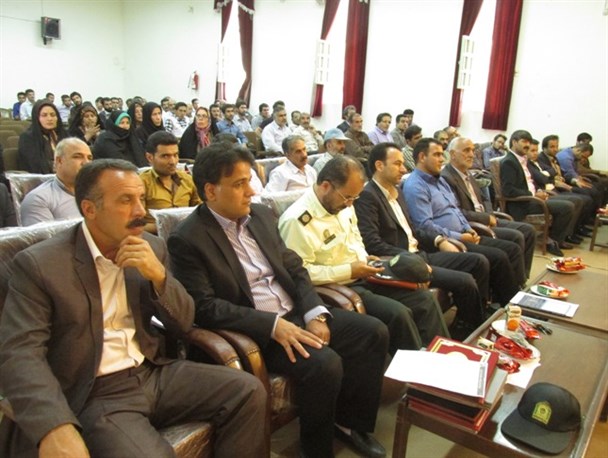 180 نفر از کاسبان خندابی در کلاس های پیشنیاز صدور جواز شرکت کردند+ عکس