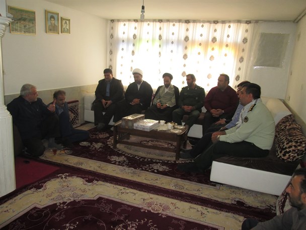 نیروهای مسلح شهرستان قرچک با خانواده شهدا دیدارکردند