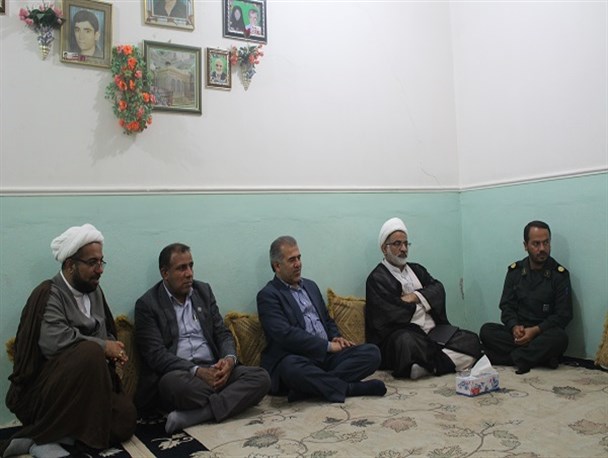 دیدار مسئولین دولتی شهرستان کنگان از خانواده معظم  شهدا+ تصاویر