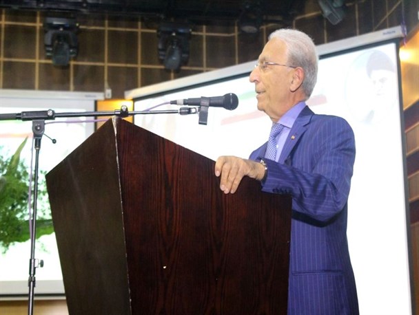 جراحی زیر میکروسکوپ را به جراحان سراسر جهان آموزش دادم
