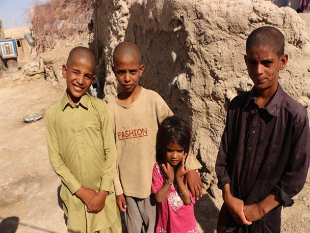 تحصیل با چاشنی محرومیت/ ۵ کیلومتر پیاده روی برای رسیدن به مدرسه