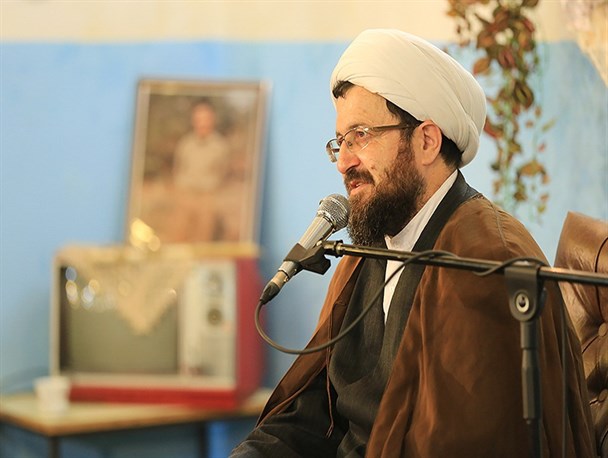 شهدای مدافع حرم رهروان واقعی سیدالشهدا هستند/ مسئولان پیام شهید حججی را دریافت کنند