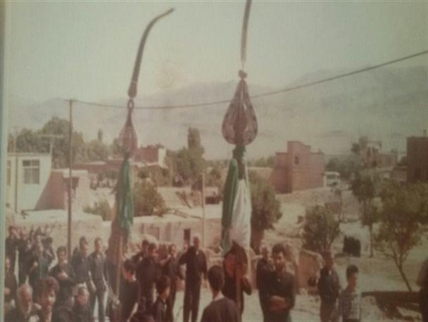 شکوه آیین محرم در فراهان/از علم‌بندی با پارچه های متبرک تا تعزیه خوانی+عکس