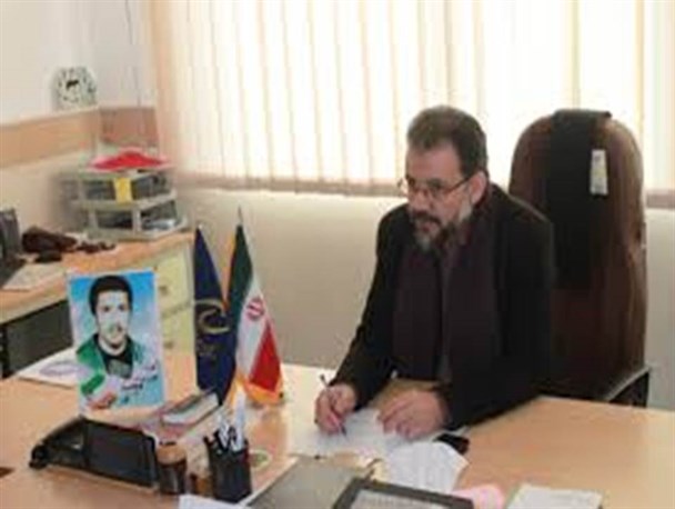 شعرخوانی شاعران بسیجی برتر قمی در نمایشگاه یاد یاران عاشورایی