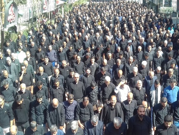 اقامه نماز ظهر تاسوعا و عاشورا در میدان شهدا مشهدمقدس