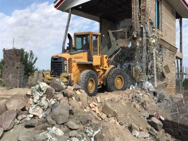 ۶۲۰ تغییر کاربری غیرمجاز در اراضی ساوجبلاغ و نظرآباد قلع و قمع شد
