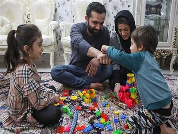 تکریم فرزندان مانع بزرگ گسست نسل‌ها/ زندگی دیجیتال عامل مهم فاصله فرزند و والدین است