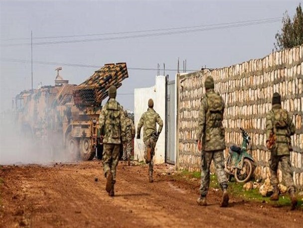 آرایش نظامی ارتش ترکیه و سوریه/ خطر رویارویی افزایش یافت