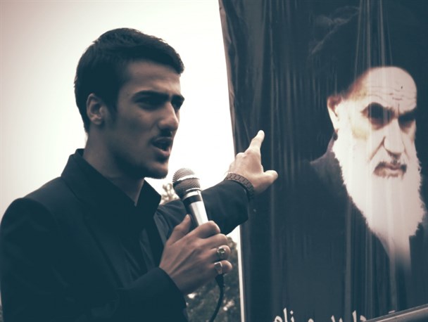 شعرخوانی انقلابی مداح جوان فومنی در روز تجمع عاشورائیان+فیلم