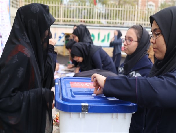 ۶۳ هزار دانش آموز کاندیدای حضور در شوراهای دانش آموزی مدارس استان هستند
