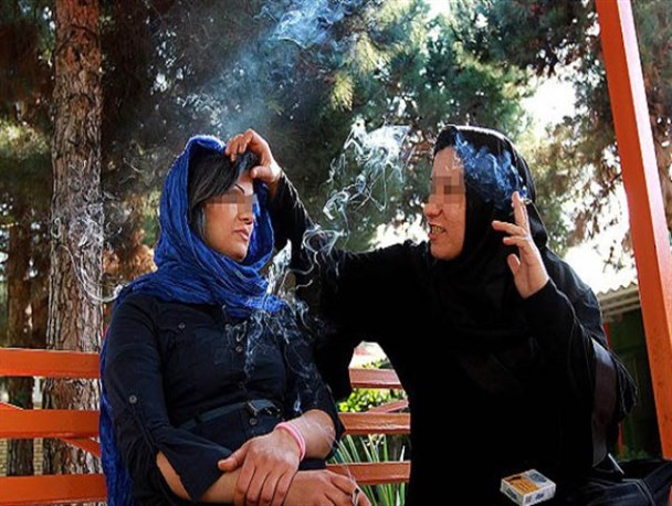 رواج مصرف قلیان میان دختران؛ از تن فروشی تا مصرف شیشه