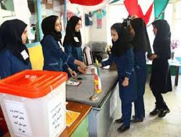 دانش آموزان فلاورجانی تمرین دموکراسی کردند