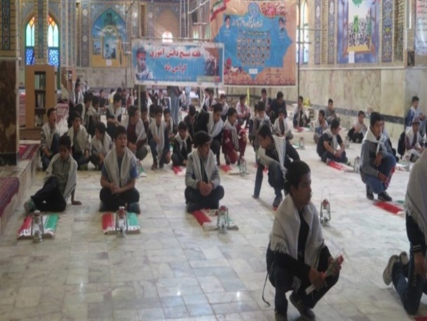 تجدید عهد و میثاق دانش آموزان سرخه با شهدا + تصاویر