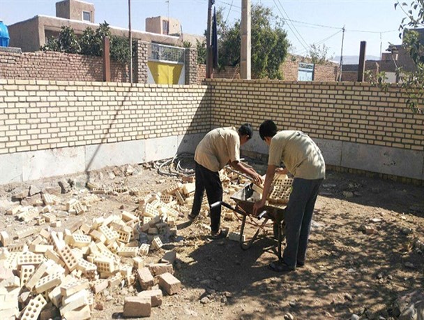 تقسیم طعم شیرین زندگی در روستای چاله گنبد + تصاویر