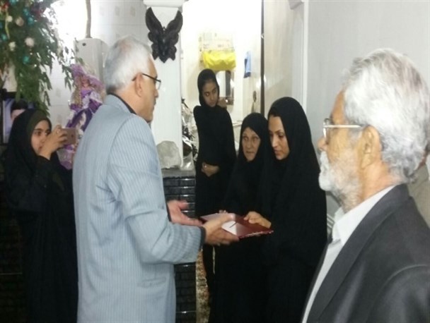 تجلیل مسئولان زابل از خانواده کودکی که با مرگش به دیگران حیات بخشید +تصاویر