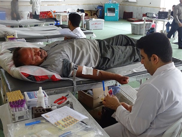 مردم فراشبند با اهدای ۶۶ هزار سی سی خون به یاری نیازمندان به خون شتافتند