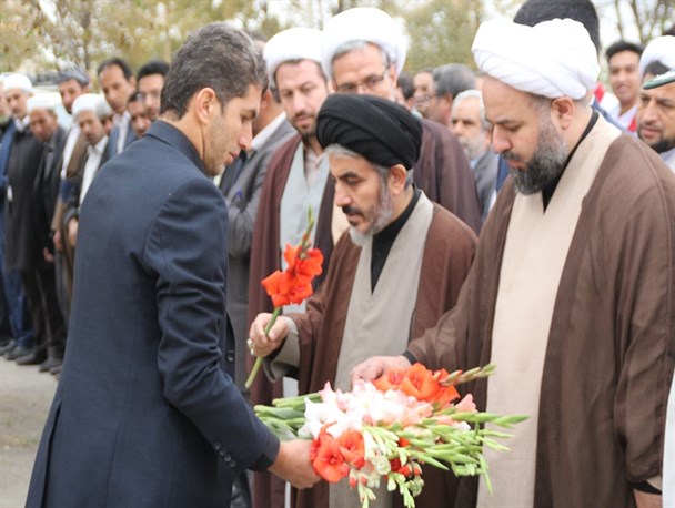 مزار شهدای پلدشت غبارروبی و گلباران شد