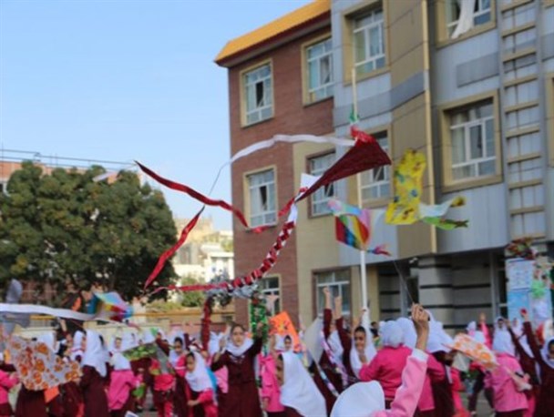 بادبادک ها در آسمان میاندوآب به پرواز درآمدند + تصاویر