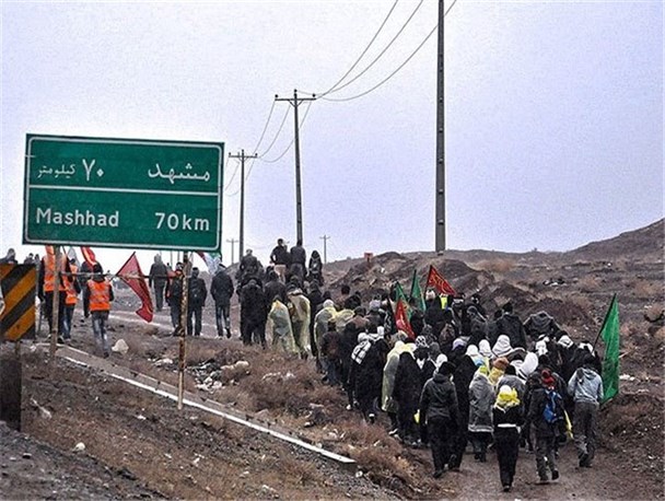 ورود اولین گروه زائران پیاده رضوی به مشهد