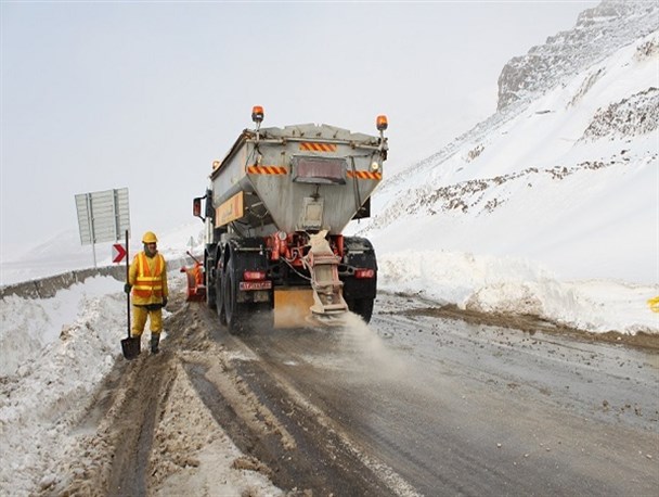 استقرار ۳۳ اکیپ راهداری در محورهای مواصلاتی مازندران