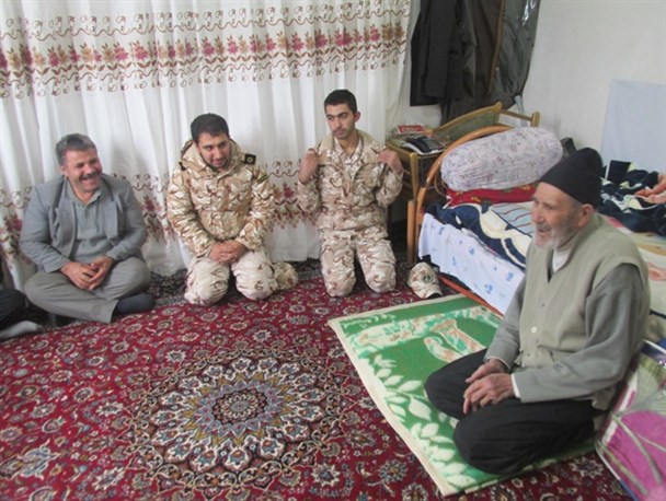 از سالخورده ترین رزمنده بسیجی استان اردبیل تجلیل شد
