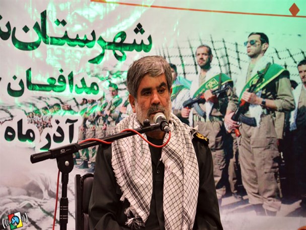 ایستادگی در برابر ابرقدرت ها نیروی بسیجی لازم دارد/دشمن میز مذاکره را به بهانه های مختلف پیش می کشد
