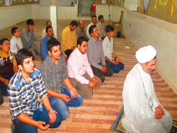 حرکت تامل برانگیز بسیجی قمی+تصاویر