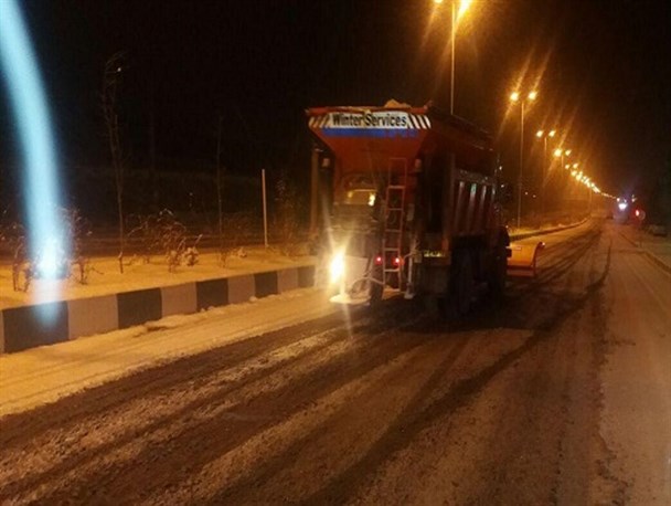 بیش از ۱۰۰ تن نمک و شن برای پاکسازی معابر اصلی و فرعی شهر دماوند مصرف شد