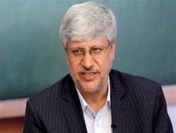 برخی مسئولان به جای رفع مشکل معیشتی مردم به فکر جنجال آفرینی در کشور هستند
