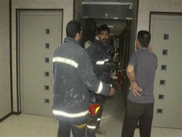 محبوس شدن ۴ نفر در داخل آسانسور