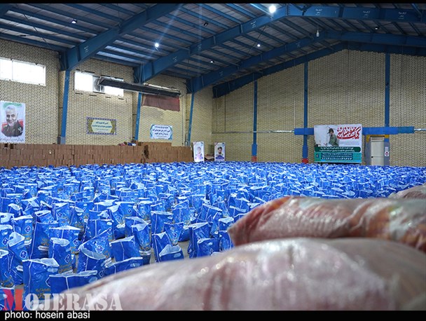 توزیع بسته های معیشتی بین نیازمندان زنجانی در قالب رزمایش کمک مومنانه+ فیلم و عکس